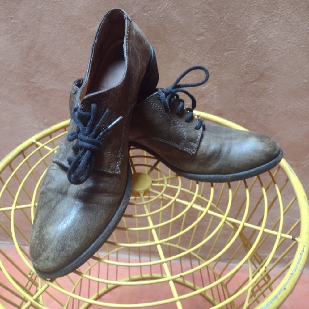 Frye Erica Oxford, distressed gray, size 7.5